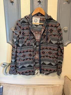 LA Hearts Women's Aztec Pattern Hooded Button-Up Shirt Jacket